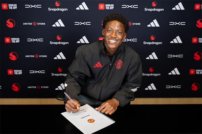 Mainoo chính thức gia hạn 5 năm với MU