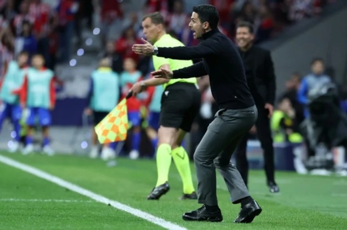 HLV Mikel Arteta bức xúc