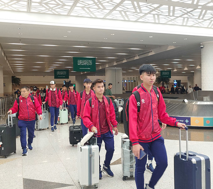 U17 Việt Nam tới Saudi Arabia sau 12 tiếng di chuyển
