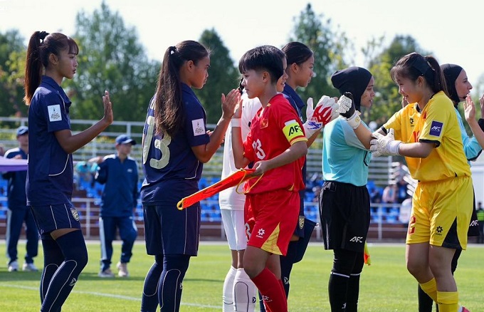Thủ môn Cẩm My (áo vàng) đang thi đấu tốt 