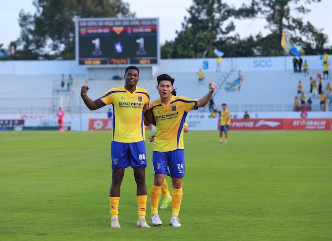 Niềm vui xcu3a Bruno Cunha khi có bàn gỡ hoà 1-1 cho Bắc Ninh. ảnh: CTV 