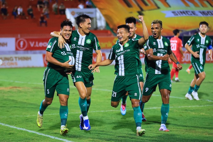 Đồng Nai đang quyết giành chiến thắng trên sân nhà. Ảnh: Anh Khoa 