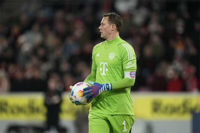 Neuer sắp hết hợp đồng với Bayern
