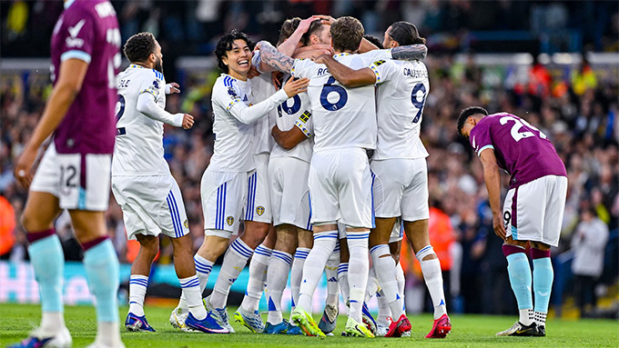 Leeds có chiến thắng dễ dàng trước Burnley