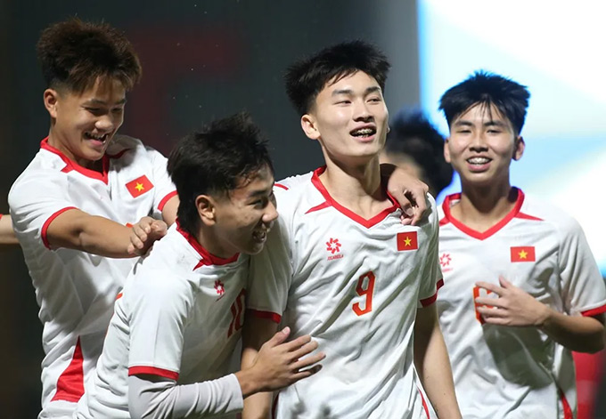 U17 Việt Nam thích nghi với điều kiện tại Saudi Arabia trước giải - Ảnh: AFF