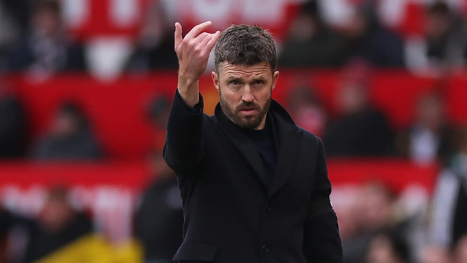 Lộ lý do MU chần chừ chưa chốt Michael Carrick