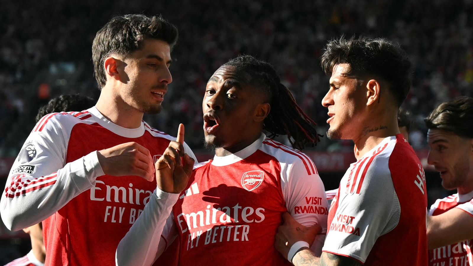 Arsenal lấy lại ngôi đầu với bàn thắng của Eberechi Eze ở phút thứ 9
