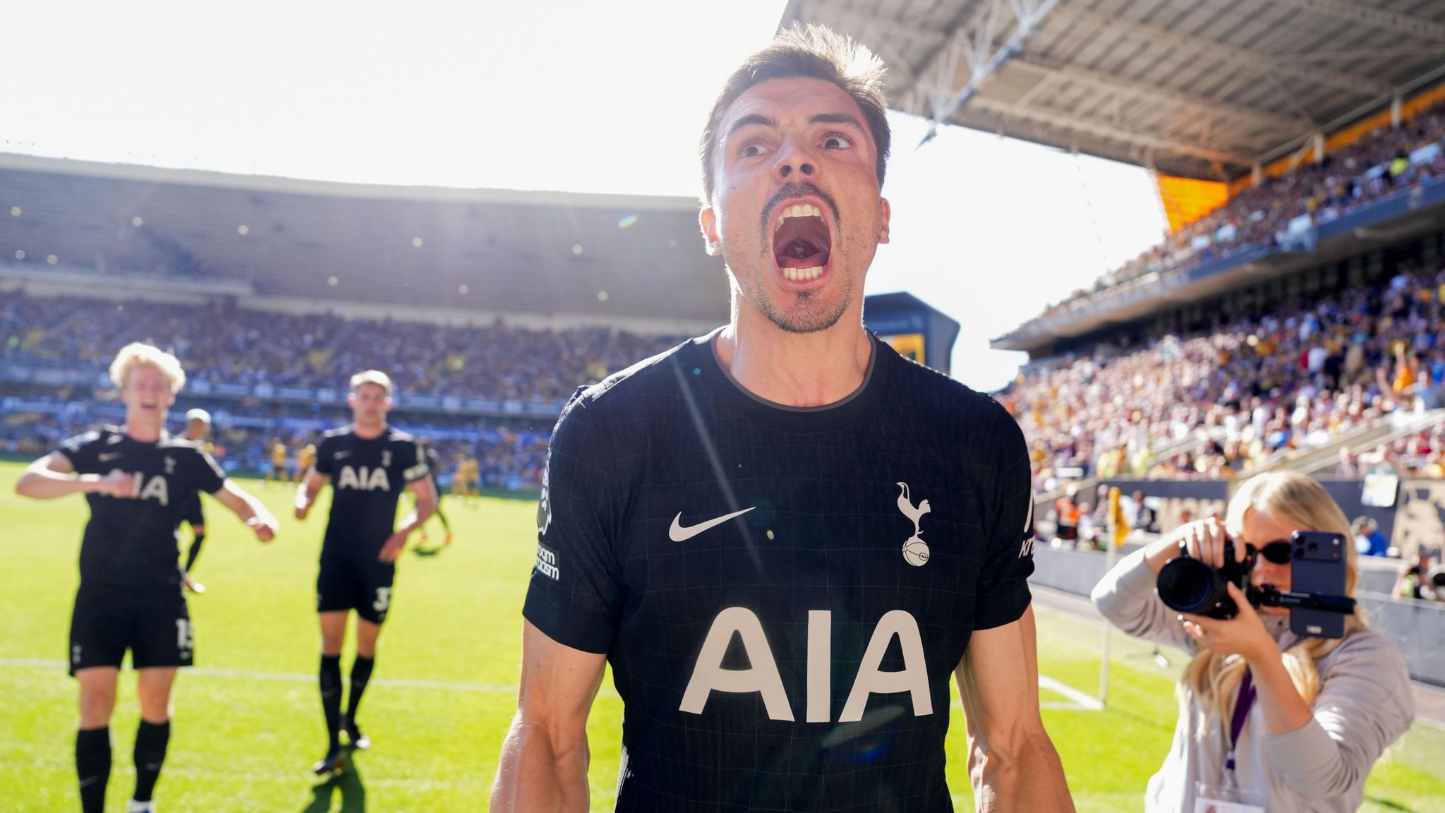 Tottenham giành chiến thắng đầu tiên tại giải đấu trong năm 2026 trước đội cuối bảng Wolves