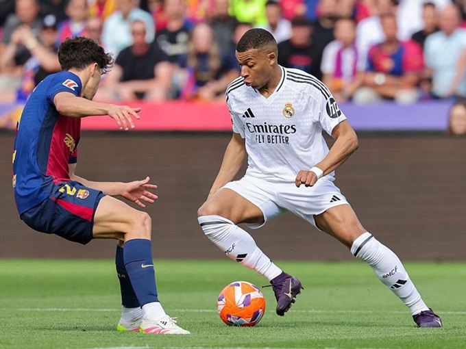 Mbappe đã có 12 bàn thắng sau 10 lần đối đầu Barcelona