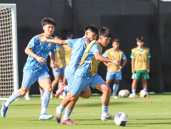 U17 Việt Nam có buổi tập đầu tiên tại Saudi Arabia