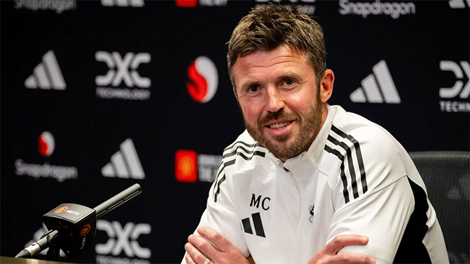 MU của Carrick đứng trước cột mốc lịch sử trước Liverpool
