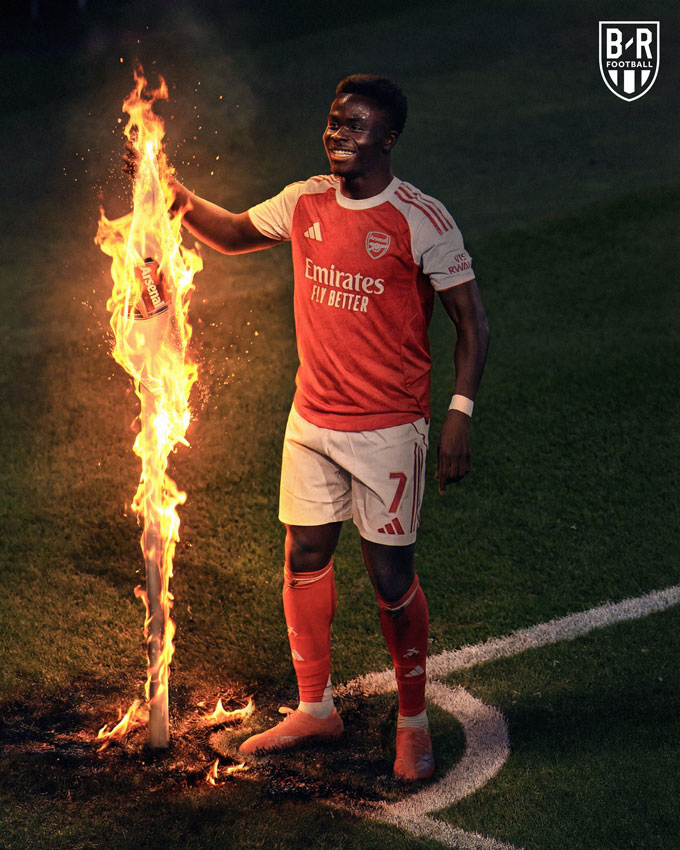 Việc Saka lấy lại phong độ cao vào thời điểm quyết định đang giúp Arsenal mơ ra cơ hội vô địch - Ảnh:  B/R Football
