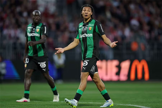 Nhưng Lens cũng để tuột cơ hội thu hẹp cách biệt với PSG
