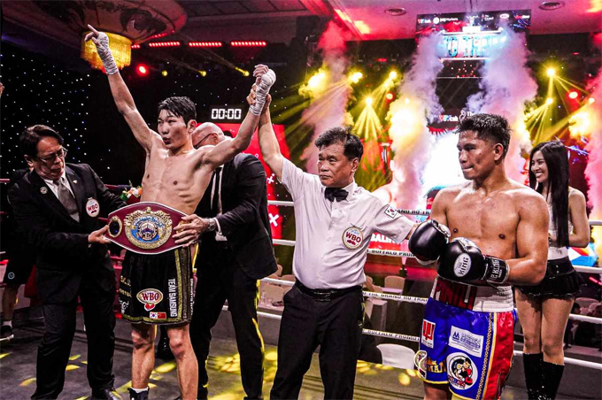Balihenbieke (Trung Quốc) vô địch WBO tại sự kiện boxing Ho Tram Power Clash. Ảnh: Phong Lê