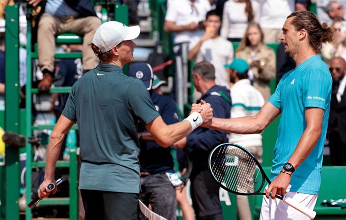 Đây là trận thua thứ 10 trong 14 lần Zverev đối đầu Sinner - Ảnh: ATP
