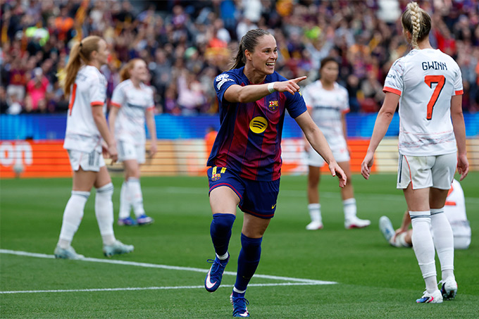 Ewa Pajor ghi bàn thắng thứ ba cho Nữ Barca