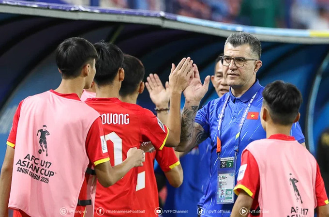HLV Roland đã có bài học lớn, tạo đòn bẩy quyết tâm hơn khi trở lại U17 châu Á tranh vé dự World Cup 