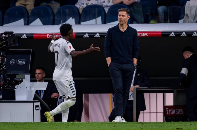 Alonso thiếu cái chất Madridista thuần khiết, và cũng không đủ rắn để khiến những cái tôi phải cúi đầu.