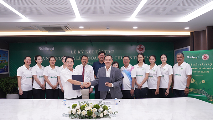 Quang cảnh lễ ký kết giữa Nutifood và Liên đoàn bóng chuyền TP.HCM