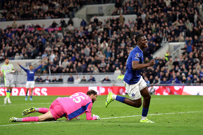 Sai lầm của Guehi dẫn đến bàn gỡ hòa của Everton (68')
