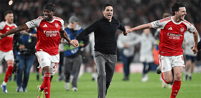 Màn ăn mừng cuồng nhiệt của Arsenal