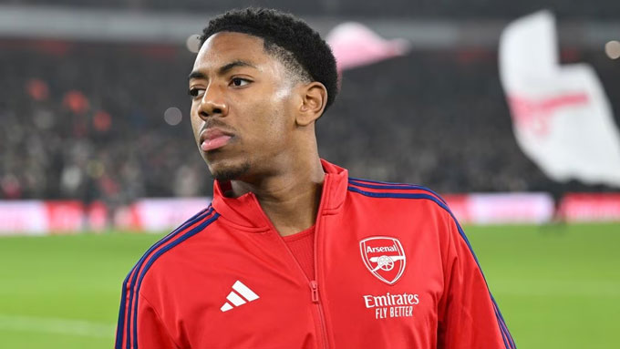 Lewis-Skelly tiếp tục ghi dấu ấn khi đá tiền vệ - Ảnh: Arsenal.com