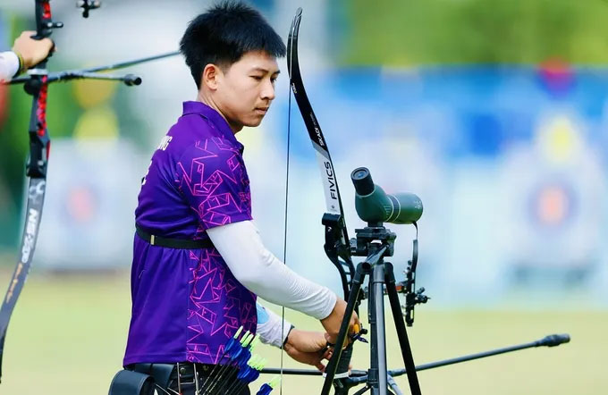Cung thủ Lê Quốc Phong của đội tuyển bắn cung Việt Nam. Ảnh: DŨNG PHƯƠNG