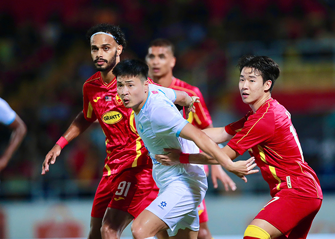 Nam Định thua vì phung phí cơ hội 