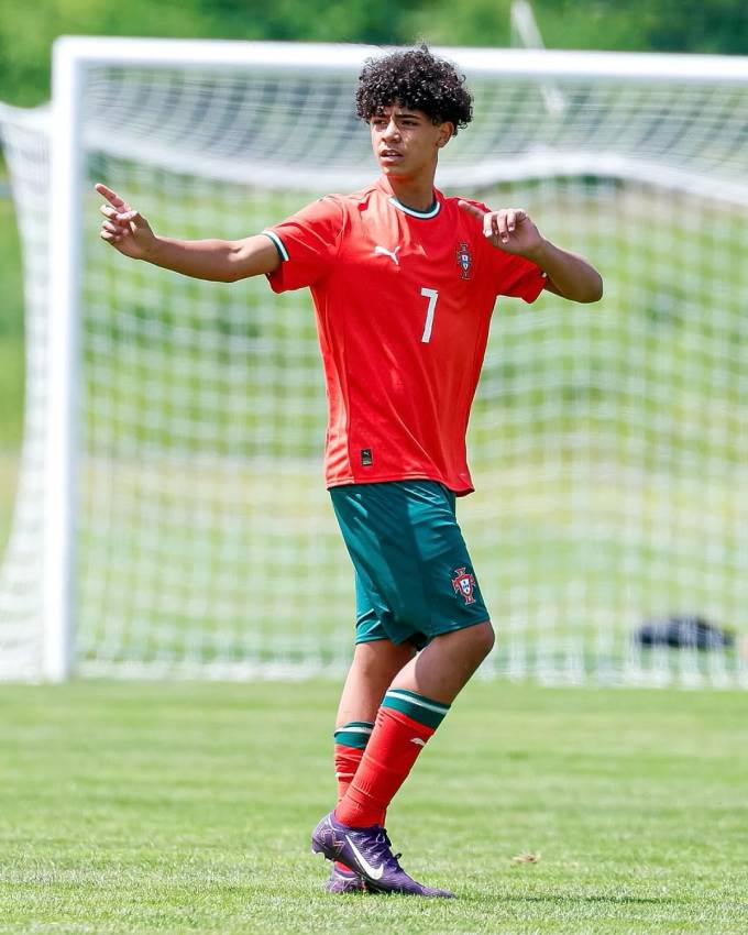Cristiano Ronaldo Jr trong màu áo đội trẻ Bồ Đào Nha (ảnh: Instagram)