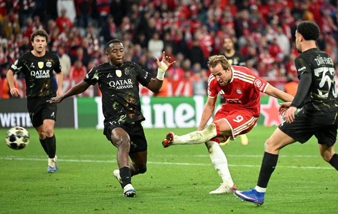 Kane tỏa sáng nhưng không thể cứu Bayern