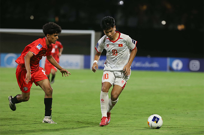 U17 Việt Nam được VFF thưởng động viên sau chiến thắng Yemen - Ảnh: Nhật Đoàn 