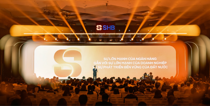 Bộ nhận diện mới của thương hiệu được Phó Chủ tịch HĐQT Đỗ Quang Vinh giới thiệu trong phần trình bày về chiến lược phát triển của SHB