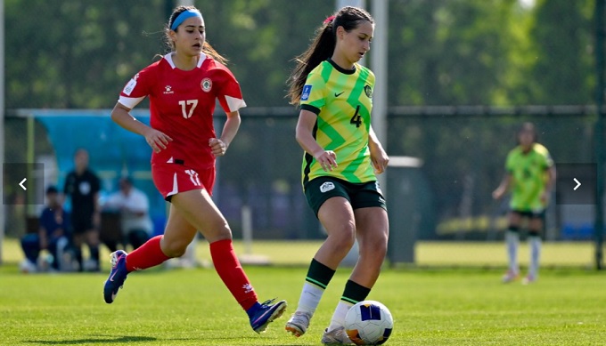 Đối thủ của U17 nữ Việt Nam là U17 nữ Australia (xanh)
