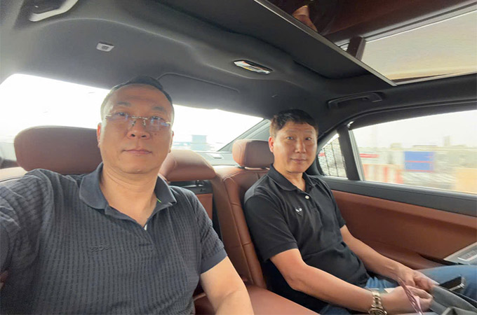 Chủ tịch VFF, Chủ tịch Ủy ban thi đấu AFC - Trần Quốc Tuấn và HLV Kim Sang Sik được BTC chủ nhà Asian Cup 2027 tiếp đón trọng thị