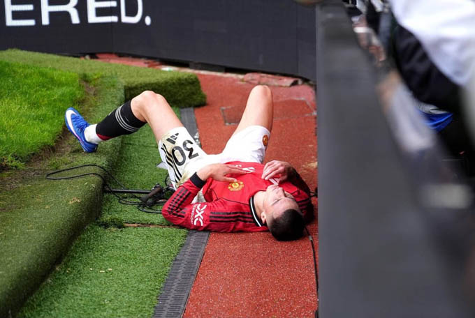Khoảnh khắc Sesko gặp chấn thương ở trận MU thắng Liverpool - Ảnh: @SimplyUtd