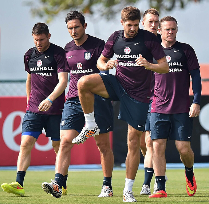 Lampard và Gerrard trong 1 buổi tập cùng ĐT Anh tại World Cup 2014. Ảnh: Getty