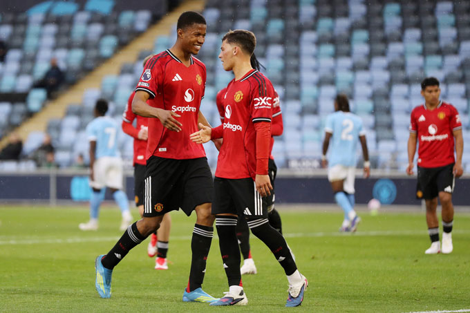 Cặp đôi Chido Obi (trái) và Lacey là những người thi đấu nổi bật nhất - Ảnh: manutd.com