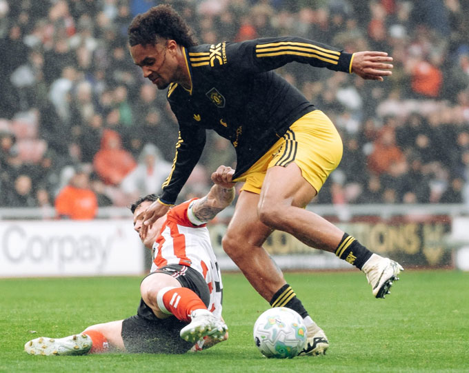 Zirkzee có ngày thi đấu mờ nhạt - Ảnh: Manchester United