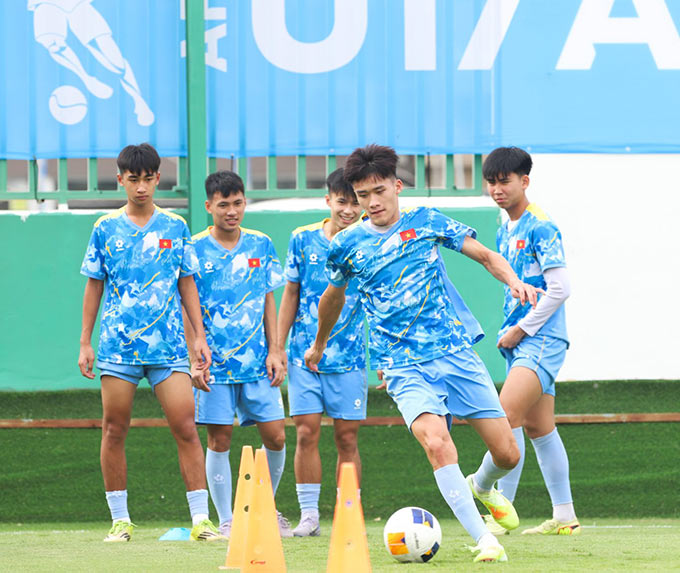 U17 Việt Nam tập buổi cuối cùng trước thềm đấu U17 Hàn Quốc
