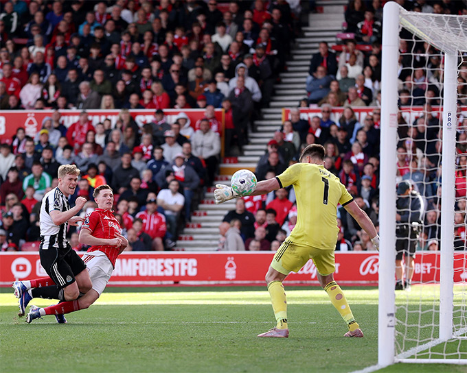 Anderson mang về trận hòa quý giá cho Nottingham
