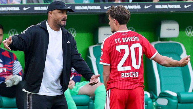Kompany và Bischof có tranh cãi về chiến thuật của Bayern ở trận thắng Wolfsburg - Ảnh:  Bayern Power