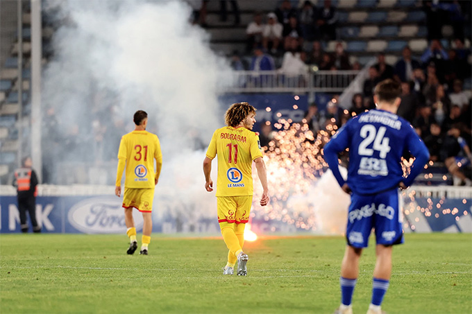 Pháo sáng tại đảo Corse khiến trận Bastia vs Le Mans bị hủy
