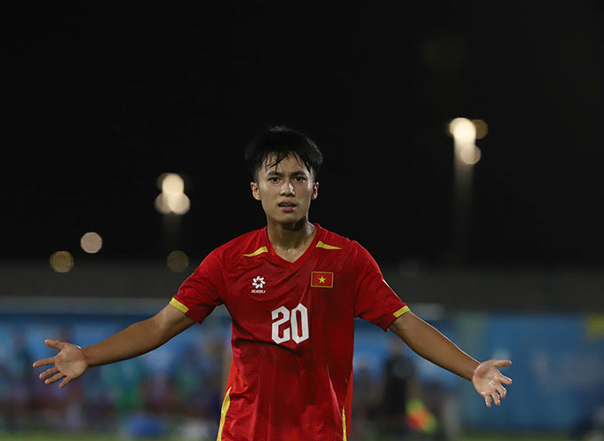 U17 Việt Nam dẫn trước U17 Hàn Quốc tới phút 83
