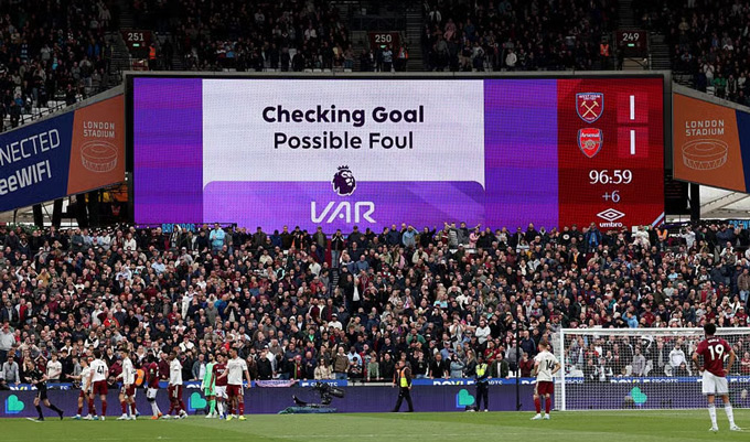 Premier League giải thích quyết định VAR cứu Arsenal trước West Ham