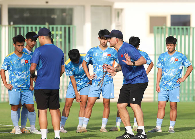 U17 Việt Nam bước vào buổi tập cuối cùng trước khi đấu U17 UAE
