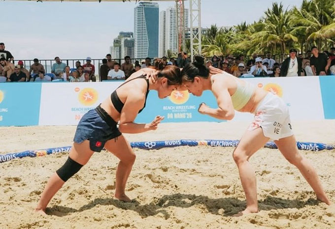 Các VĐV tranh tài quyết liệt tại Giải vật bãi biển thế giới 2026 ở Đà Nẵng
