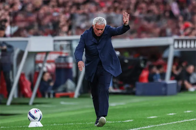 Mourinho sẽ công bố tương lai của mình vào thứ Hai tuần tới