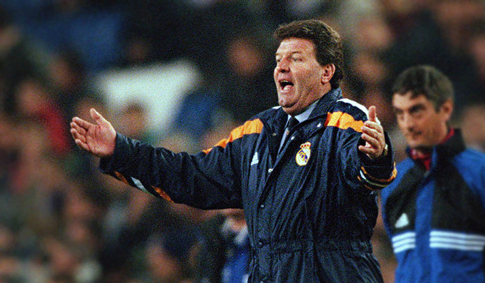 Toshack thời còn làm HLV trưởng của Real Madrid