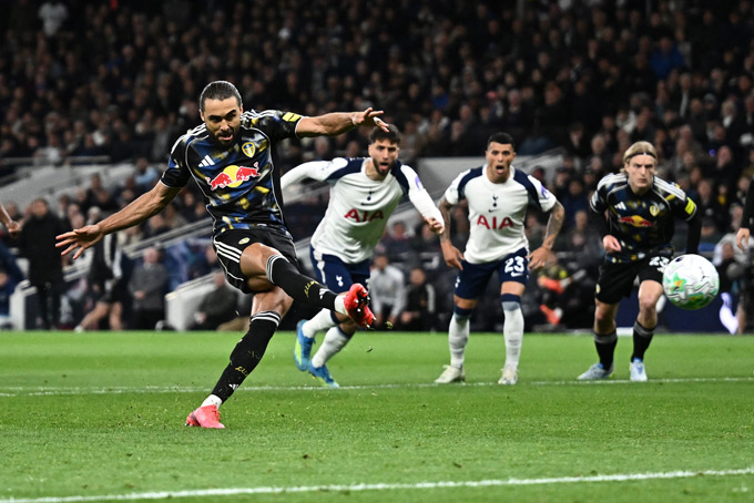 Calvert-Lewin gỡ hòa cho Leeds