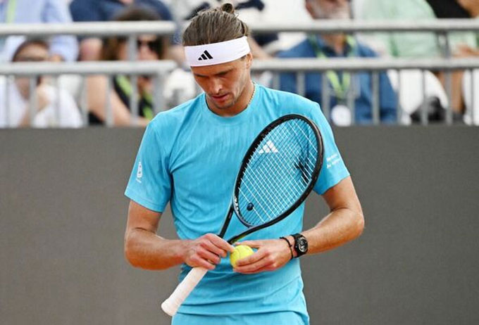 Zverev thua ngược Darderi ở vòng 4. Ảnh: ATP
